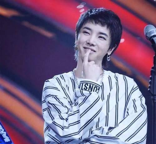 圈内爆料华晨宇和孩子,温馨互动引网友热议 第2张 圈内爆料华晨宇和孩子,温馨互动引网友热议 第2张